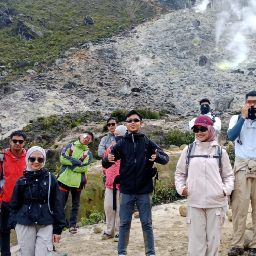 Paket Hikking Medan Gunung Sibayak 3 Hari 2 Malam